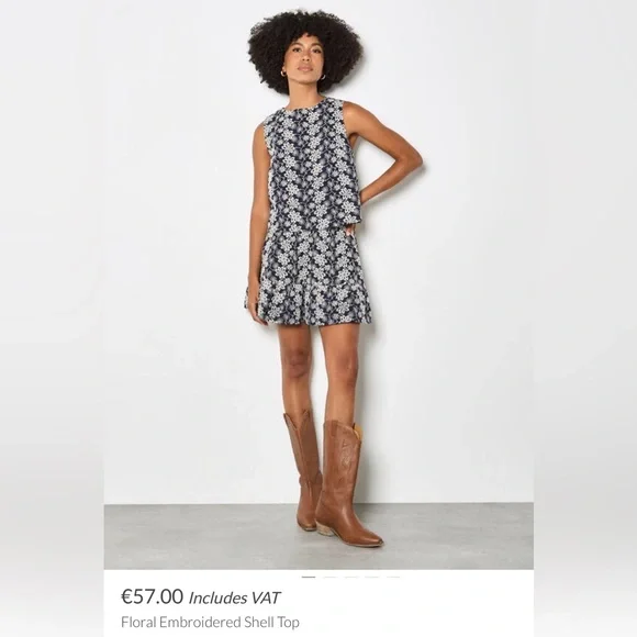 APRICOT 🍑- Navy and White Floral Sleeveless Top - Picture 2 of 6